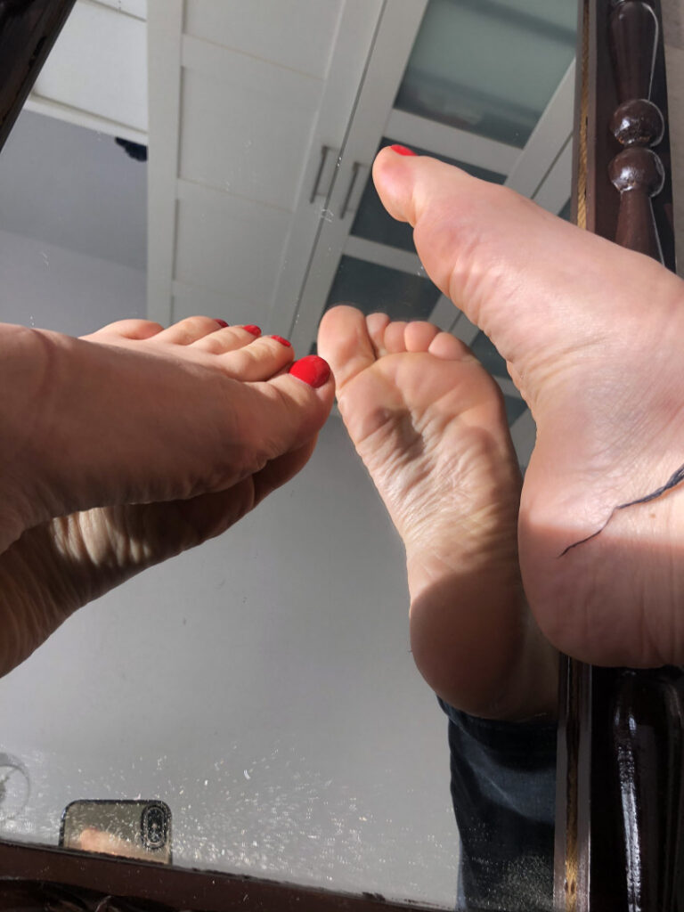 OnlyFans – Queenfeetred – Nude Leaks