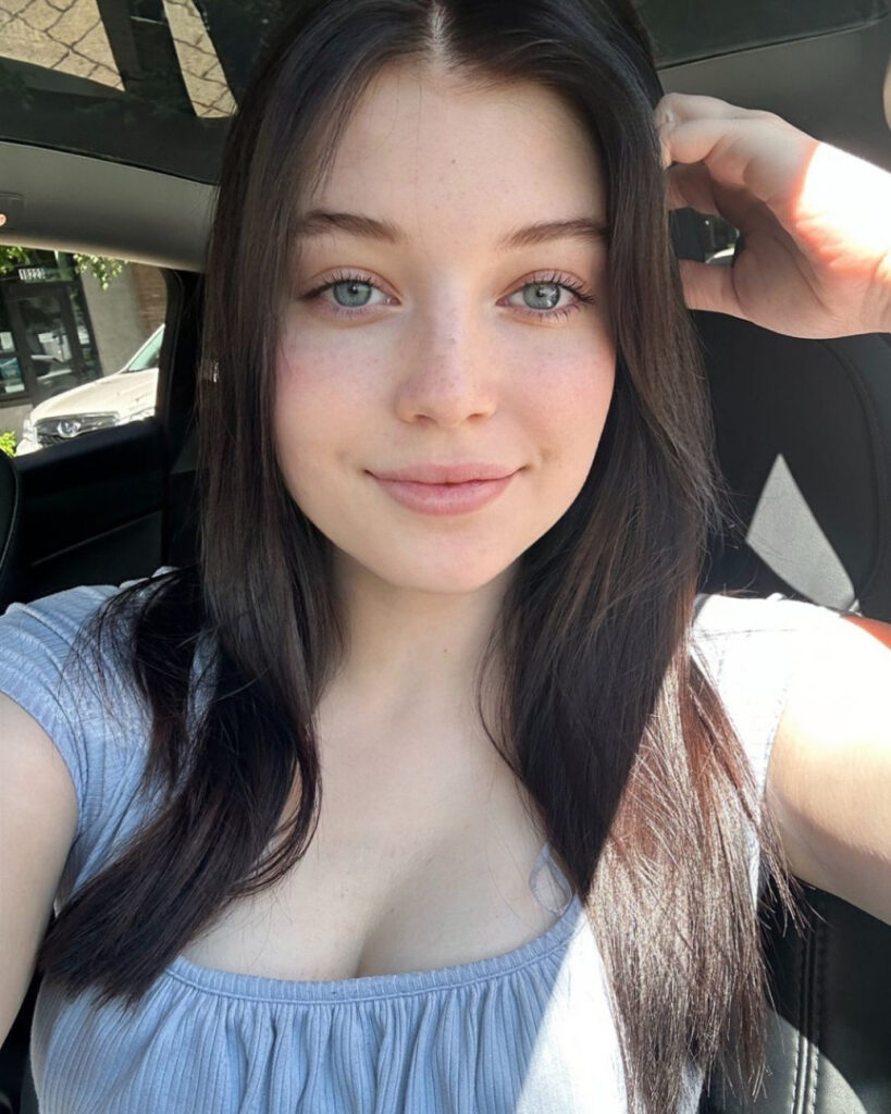 OnlyFans – Reddit – Fansly – Rayeroze – Nude