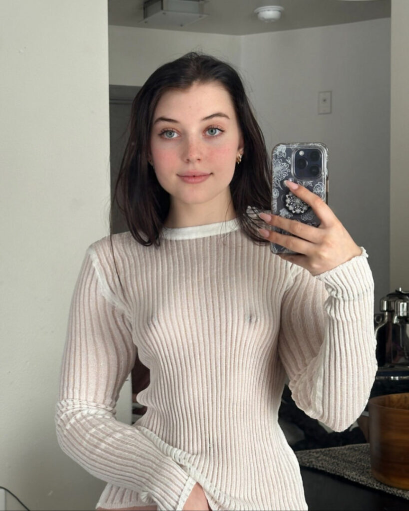 OnlyFans – Reddit – Fansly – Rayeroze – Nude