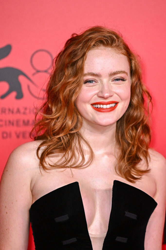 Celeb – Sadie Sink – Nude