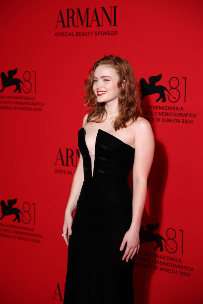 Celeb – Sadie Sink – Nude