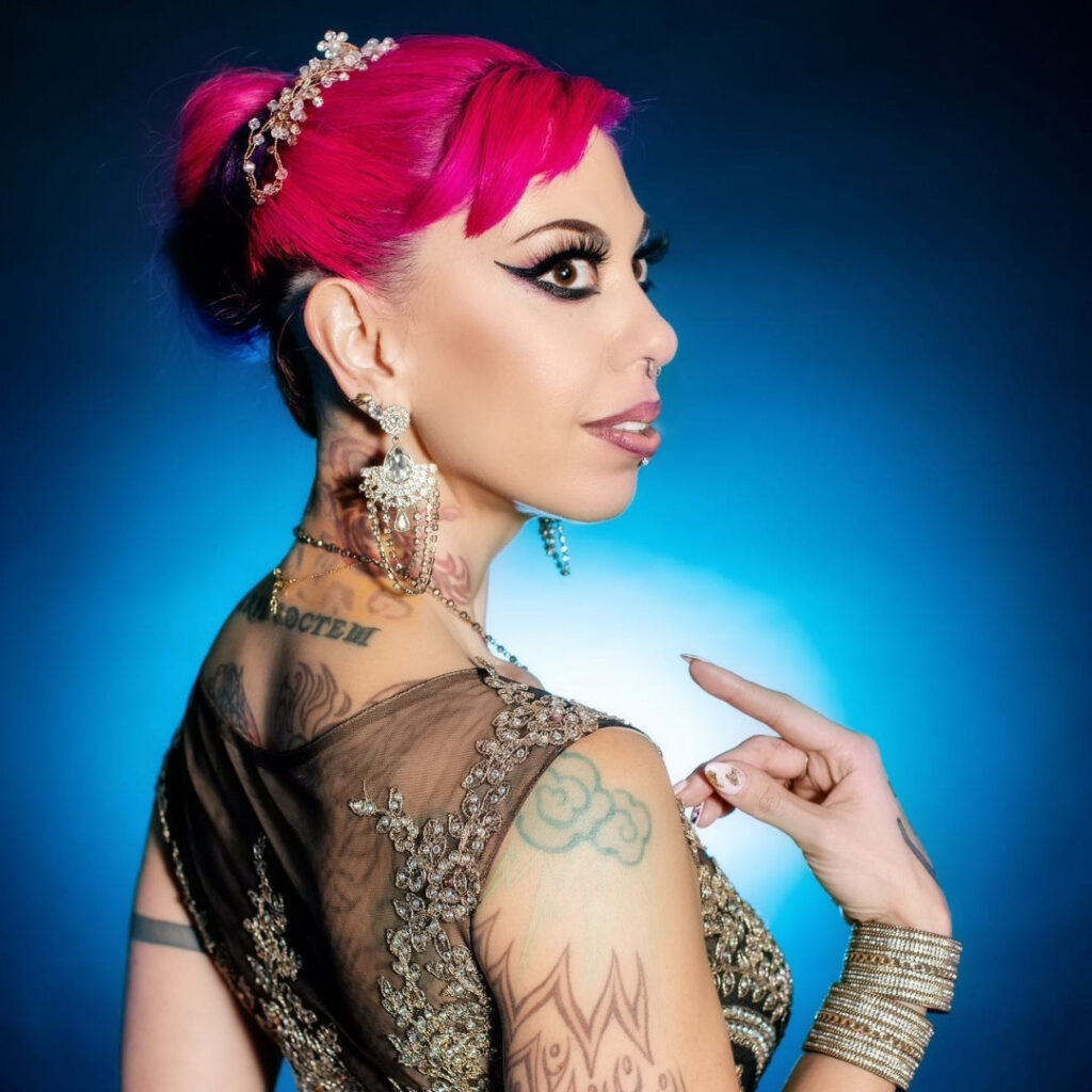 Celeb – Satine Phoenix – Nude