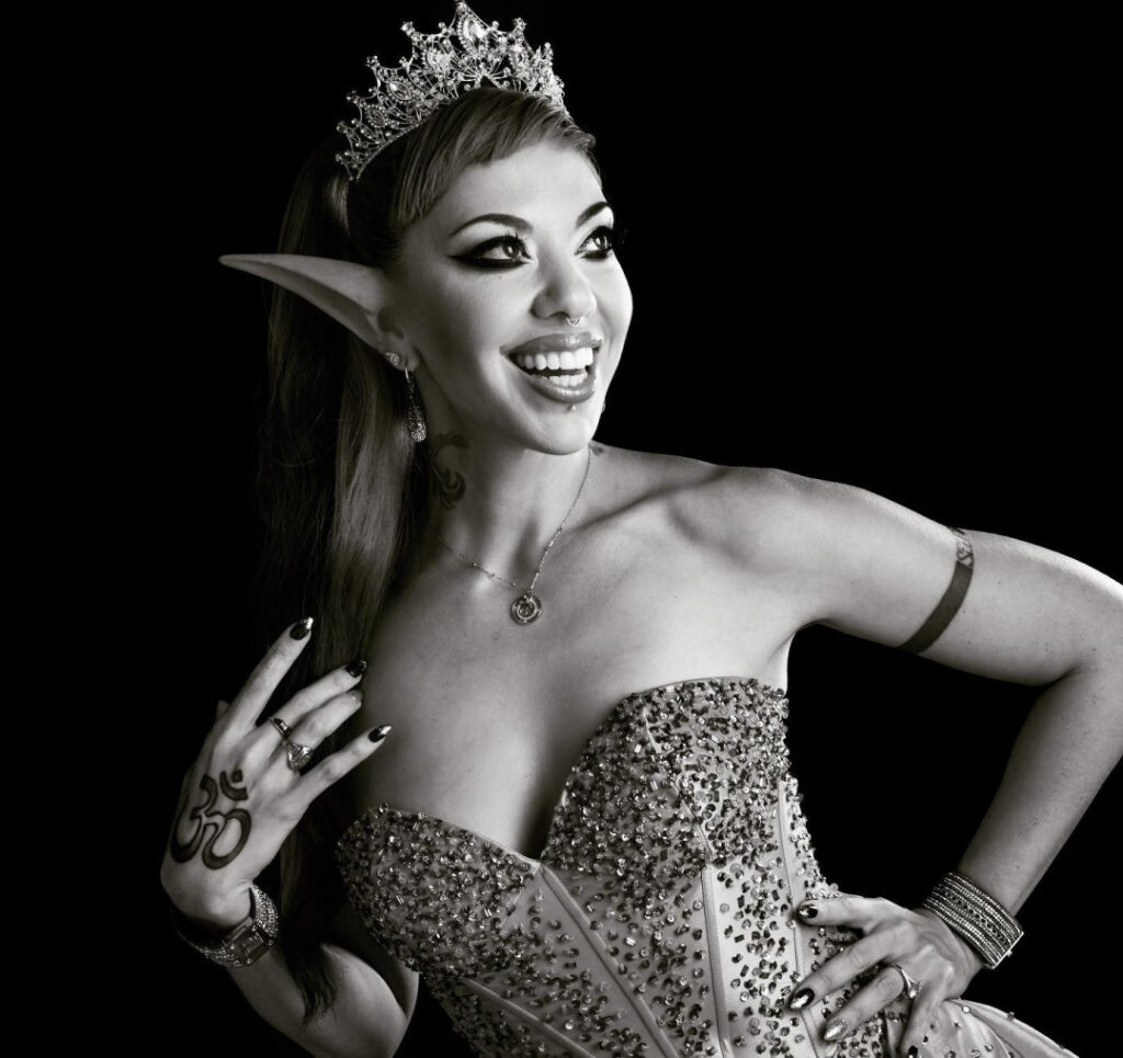 Celeb – Satine Phoenix – Nude