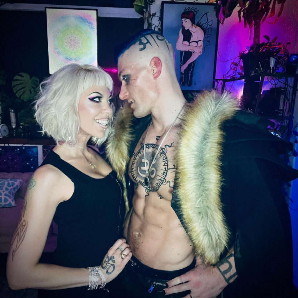 Celeb – Satine Phoenix – Nude