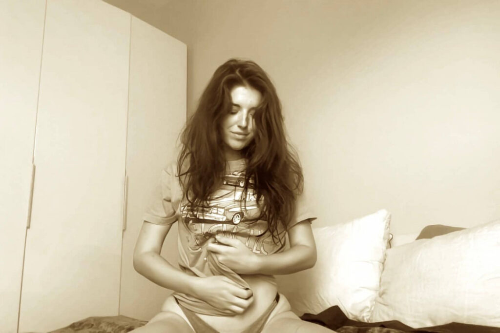 ASMR – Twitch – Slight Sounds ASMR – Nude