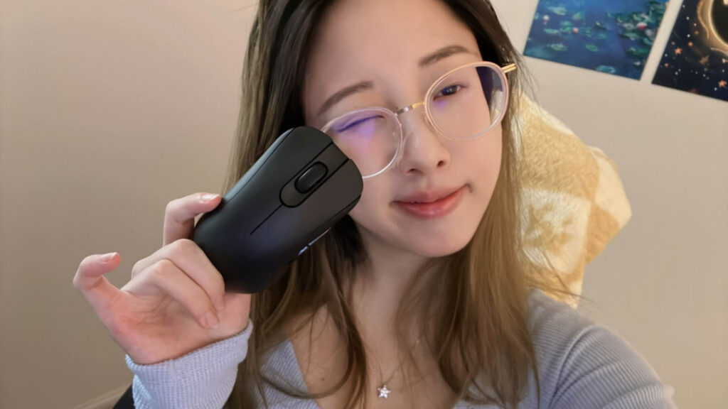 Twitch – Asian – Starsmitten / Celine – Nude