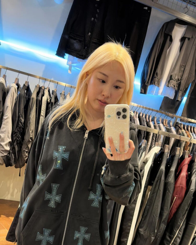 Twitch – Asian – Starsmitten / Celine – Nude