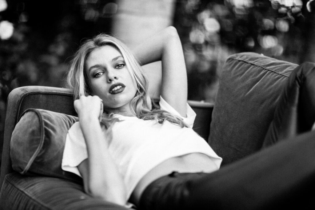 Celeb – Stella Maxwell – Nude