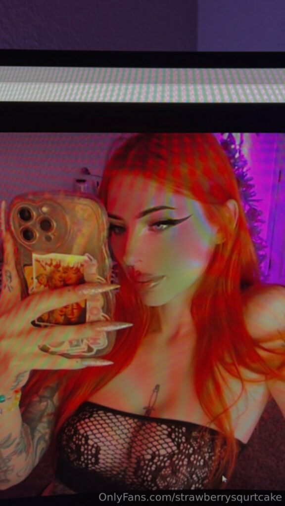 OnlyFans – Strawberrysquirtcake / Taylorizlame / bitchpudding – Nude