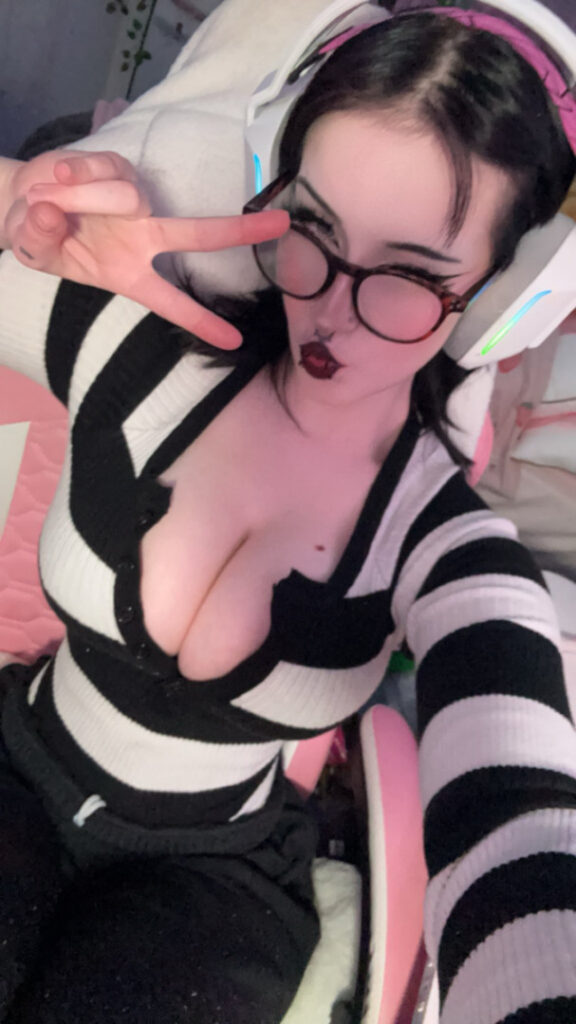 OnlyFans – Instagram – sylvieexo / sylvieesxo / sylvieecos – Nude