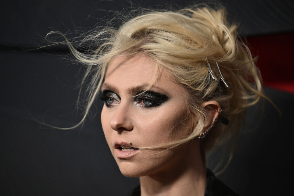 Celeb – Taylor Momsen – Nude