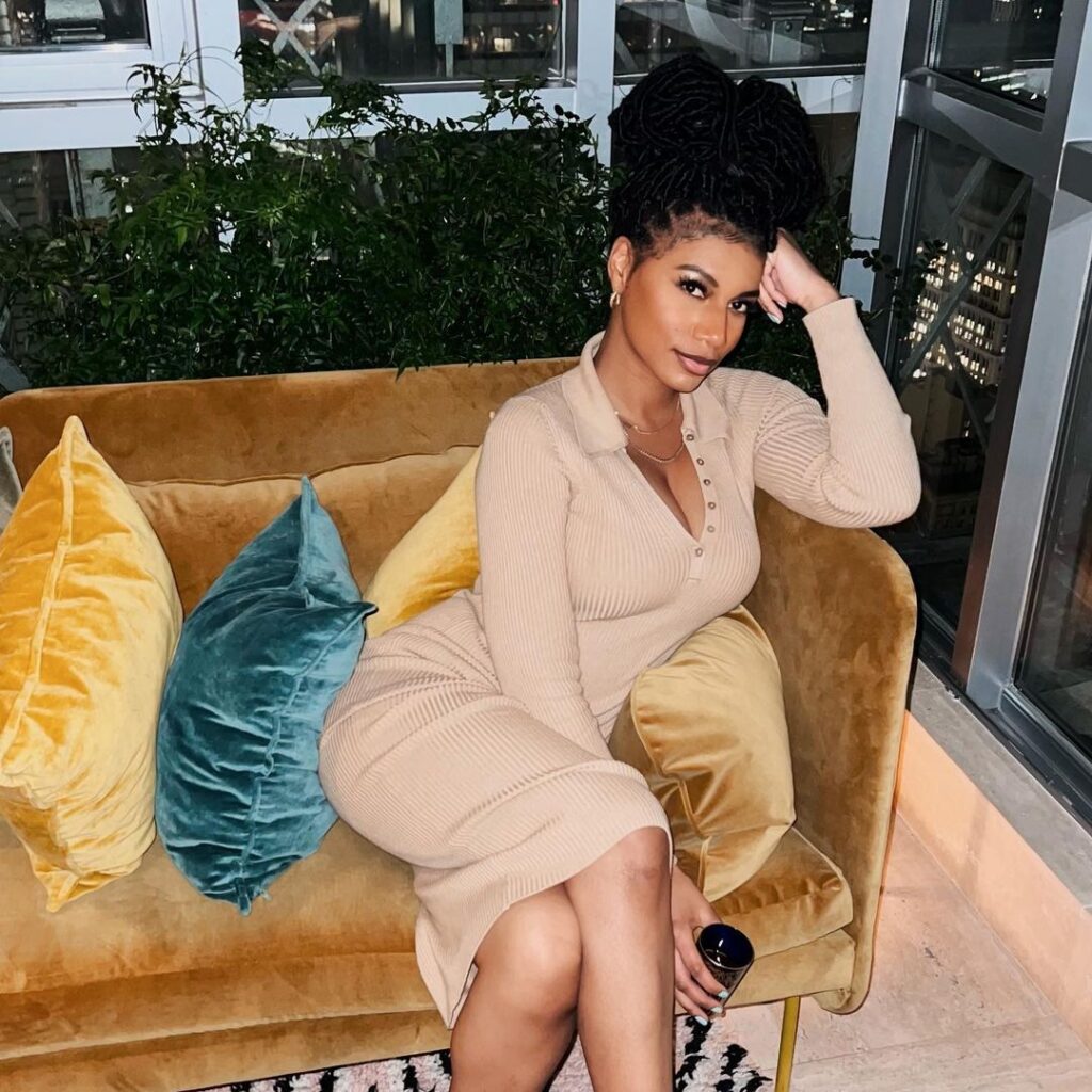 Celeb – T H I C C – Taylor Rooks – Nude