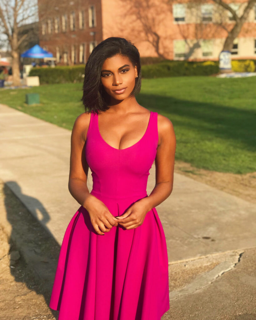 Celeb – T H I C C – Taylor Rooks – Nude