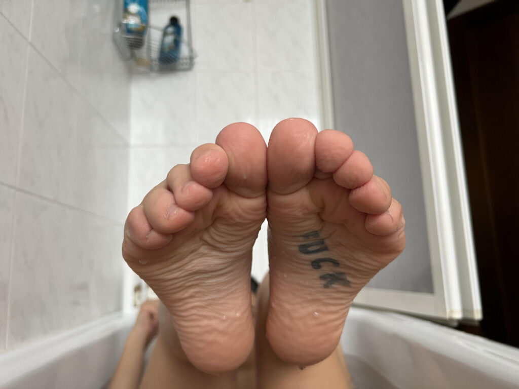 Reddit – TomiKoari – Nude Leaks