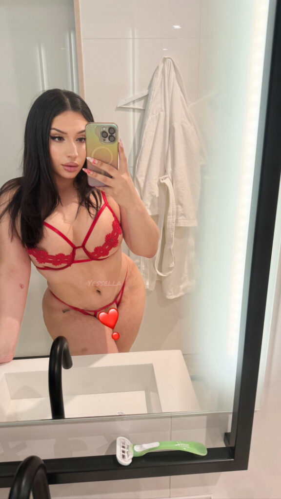 Trans – T H I C C – TS Ella (yesssella) – Nude Leaks