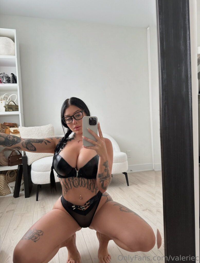 OnlyFans – Valérie Cossette / valeriec – Nude