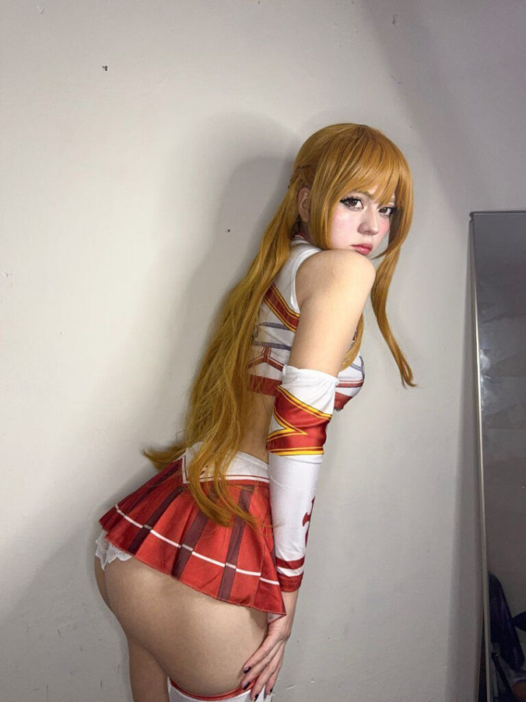 Instagram – Vaniasse – Nude