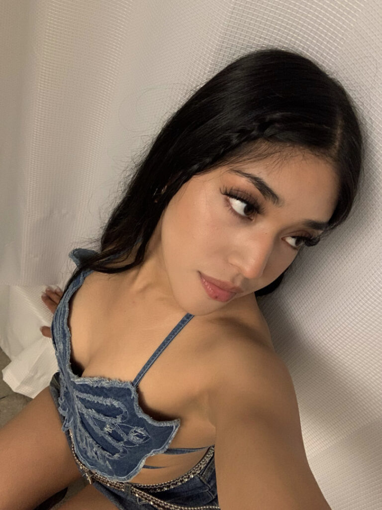 Instagram – Petite – Latina – vashwty – Nude