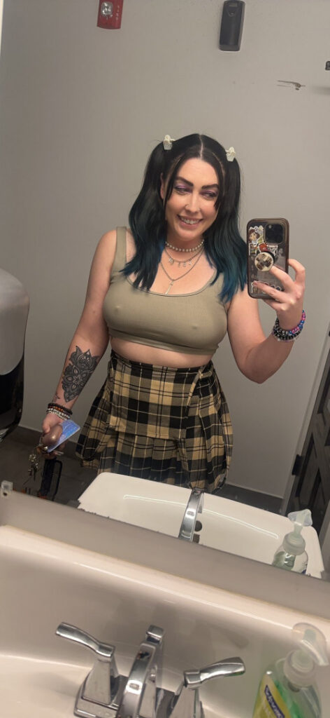 Instagram – vibrantbeaa, misfitmagikk – Nude Leaks