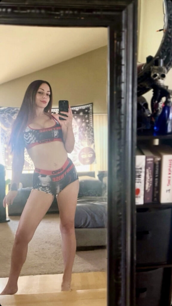 Celeb – Women of Metal – Nude