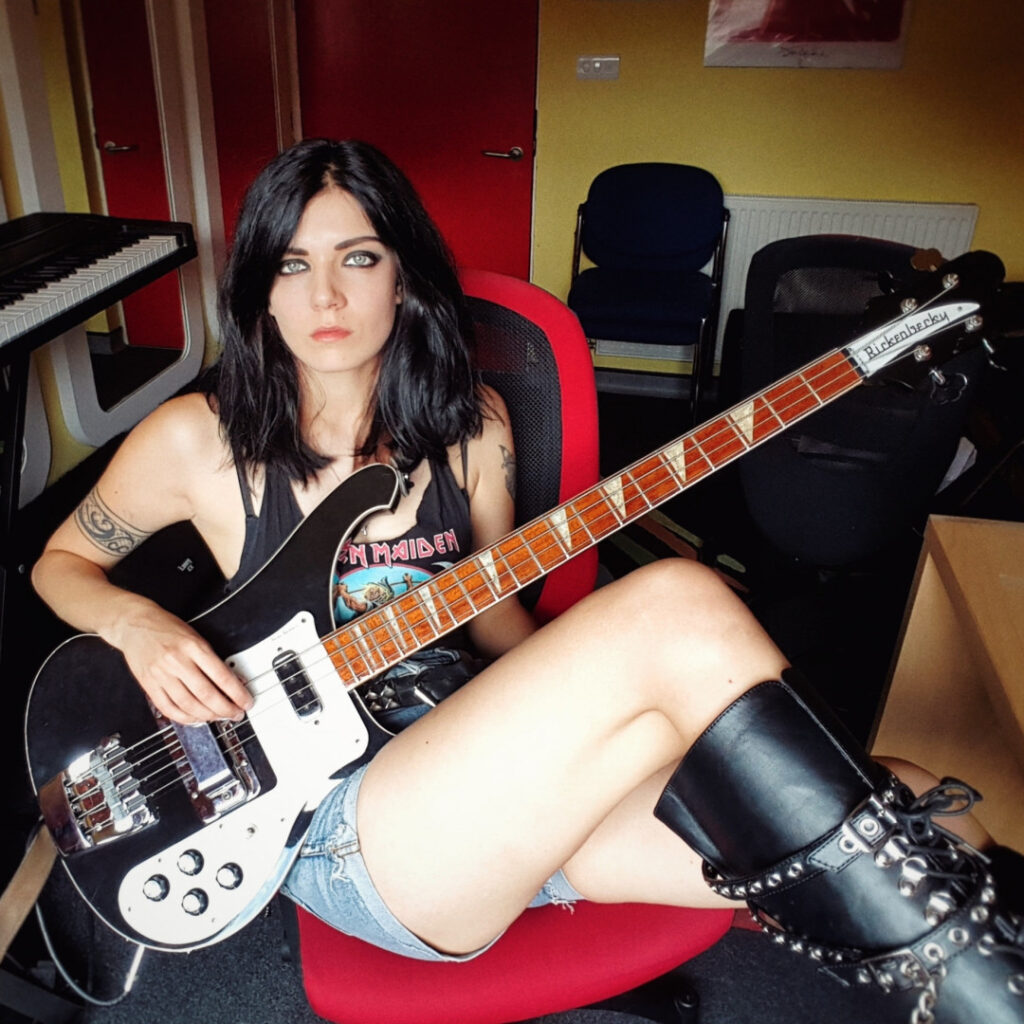 Celeb – Women of Metal – Nude