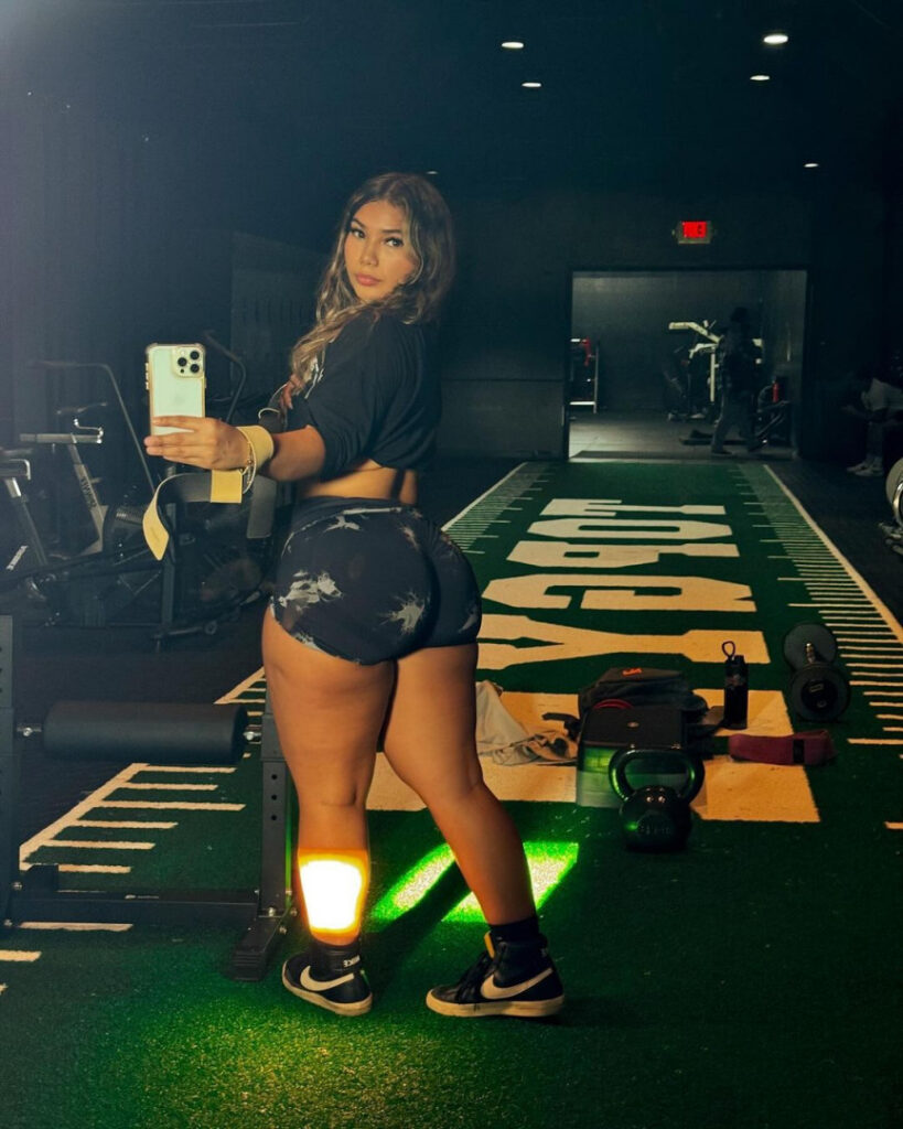 Instagram – yanelly/yanellys60/tqnelly – Nude