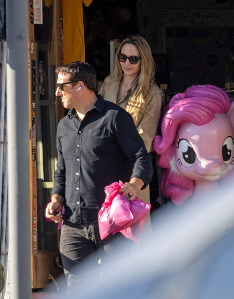 Celeb – MILF – Angelina Jolie – Nude