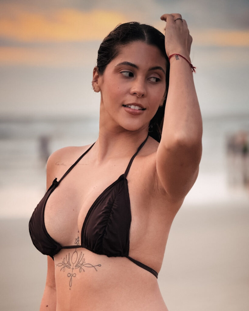 Brazil – Youtube – Dora Figueiredo – Nude Leaks