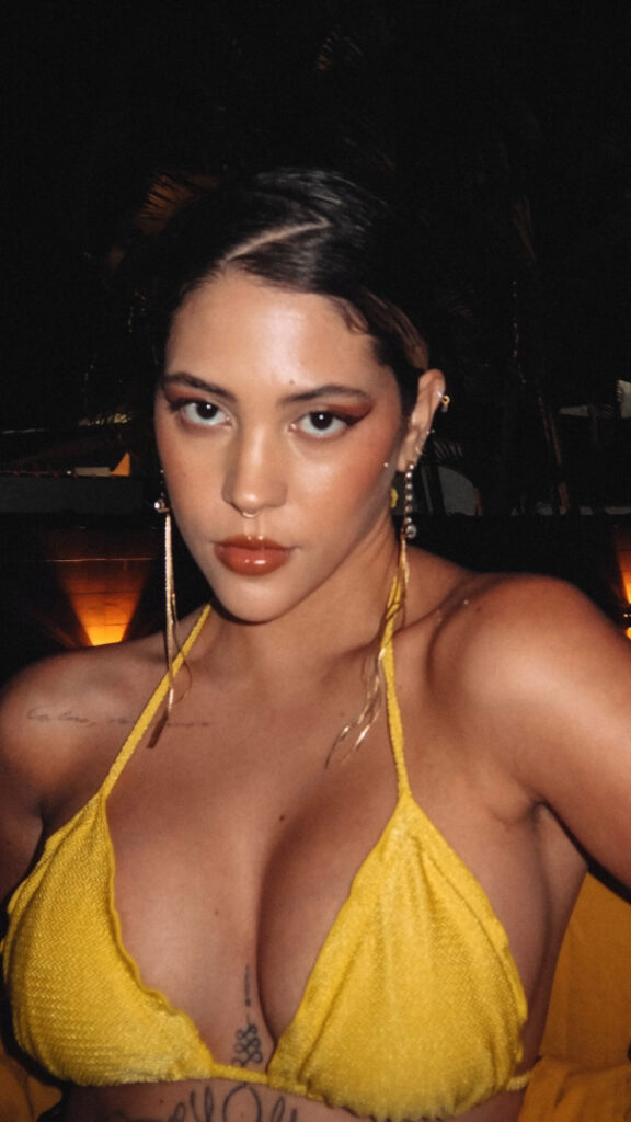 Brazil – Youtube – Dora Figueiredo – Nude Leaks