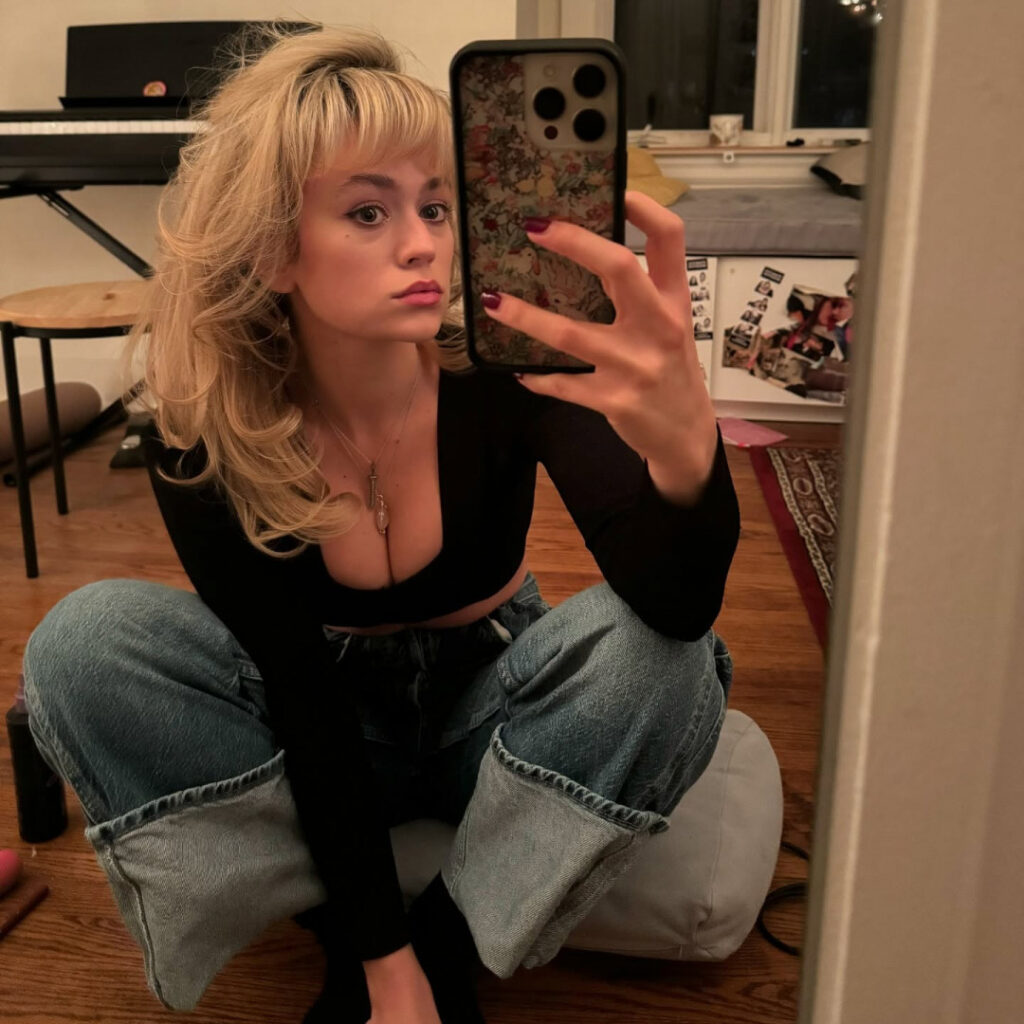 Celeb – Ella Ballentine – Nude