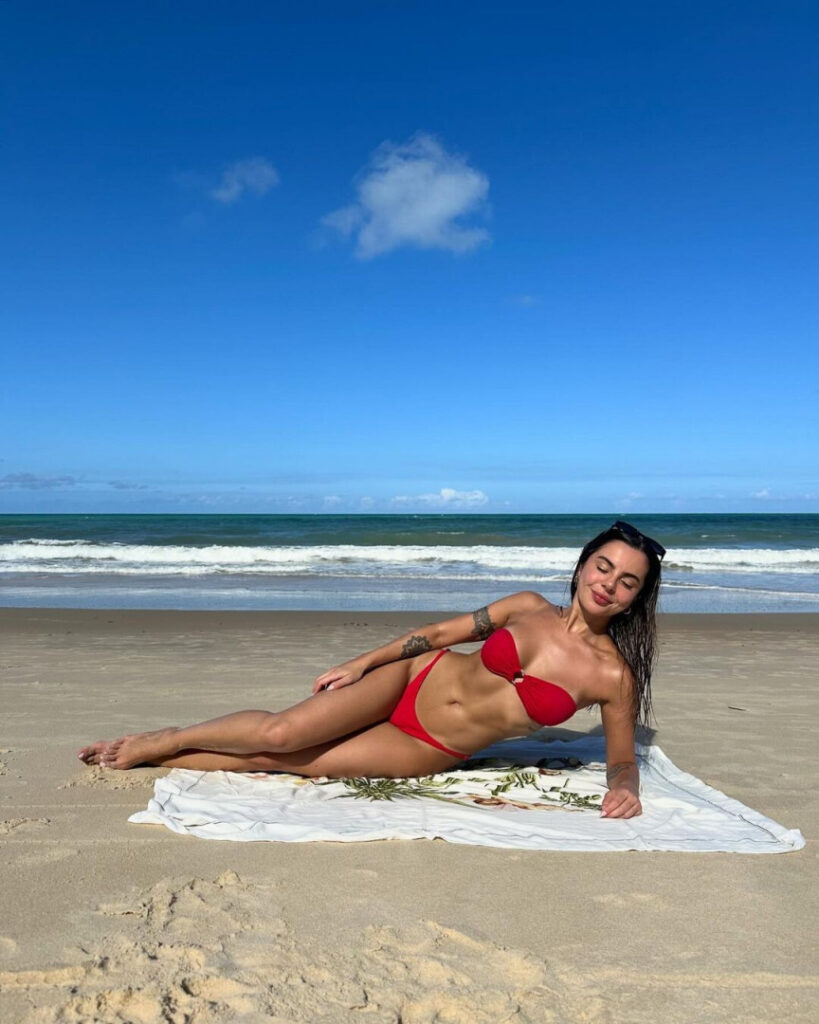 Instagram – Giovanna Ferrarezi – Nude