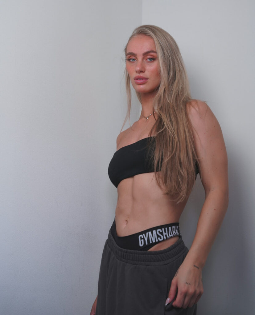 Instagram – Guusje Van Geel – Nude