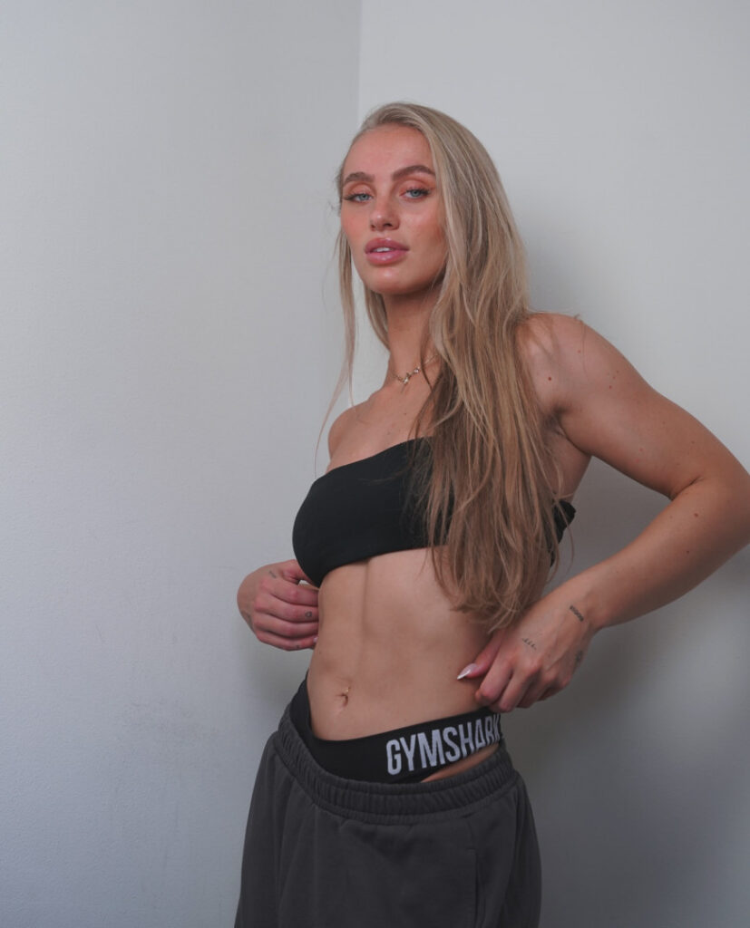 Instagram – Guusje Van Geel – Nude