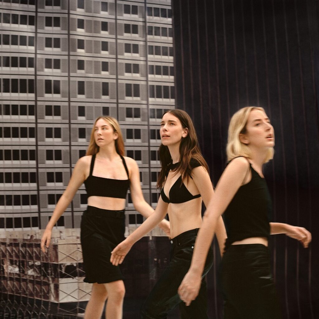 Celeb – Haim Sisters – Nude