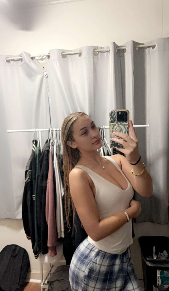 TikTok – Instagram – Halia Beamer – Nude