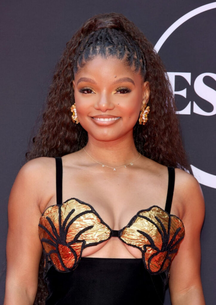 Celeb – Halle Bailey – Nude