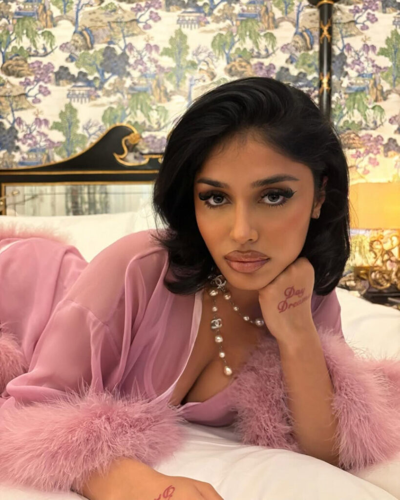 Instagram – HanaMyMood / Hana Mahmood – Nude