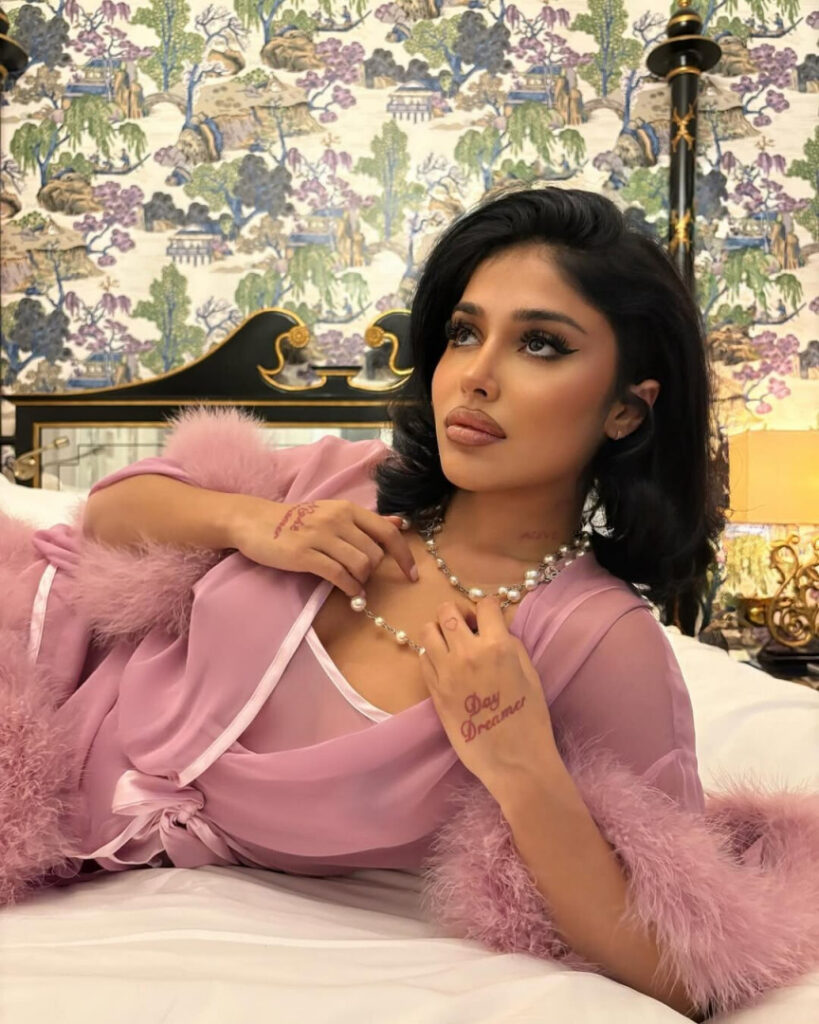 Instagram – HanaMyMood / Hana Mahmood – Nude