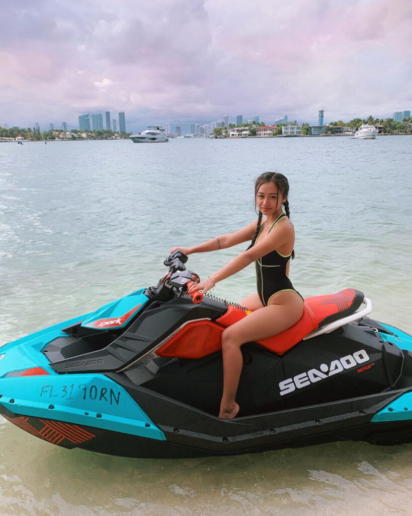 Instagram – HangTW – Nude