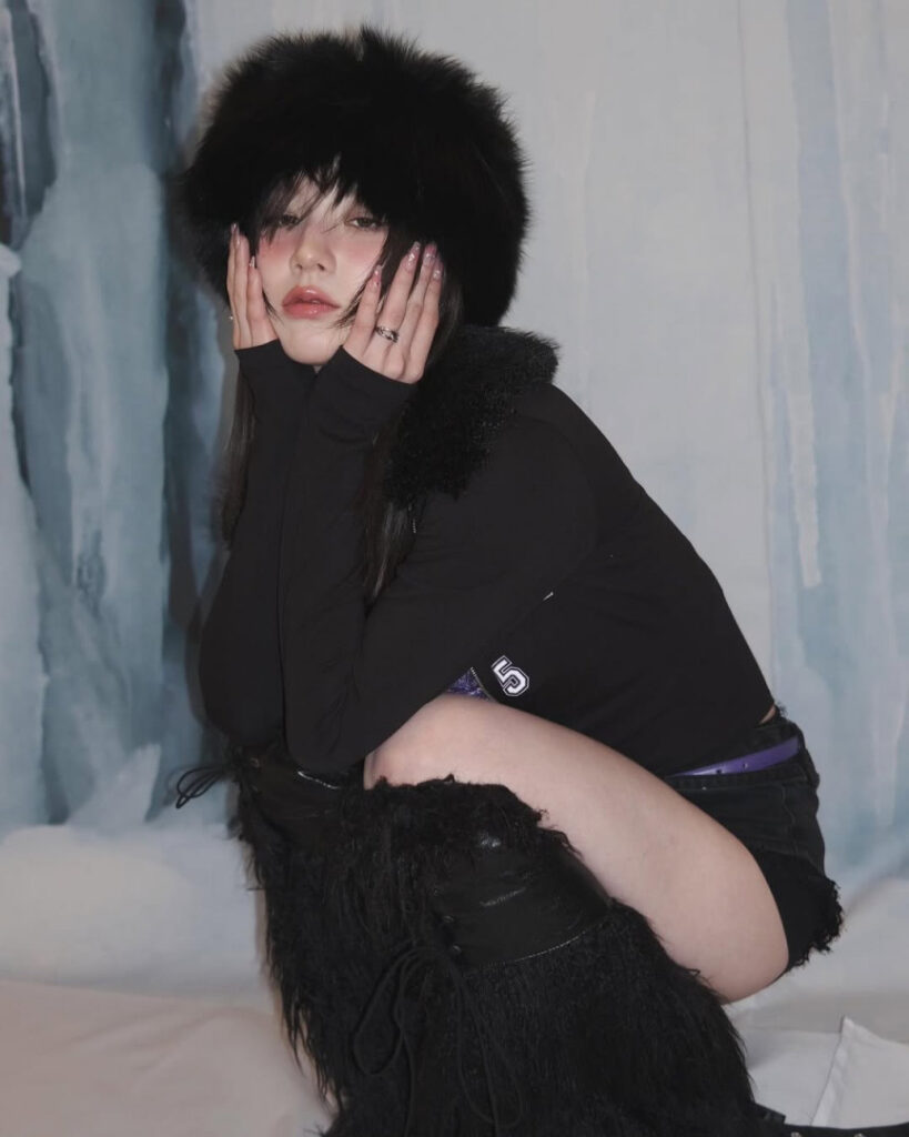 Celeb – Asian – HeeJin (ARTMS / LOONA) – Nude