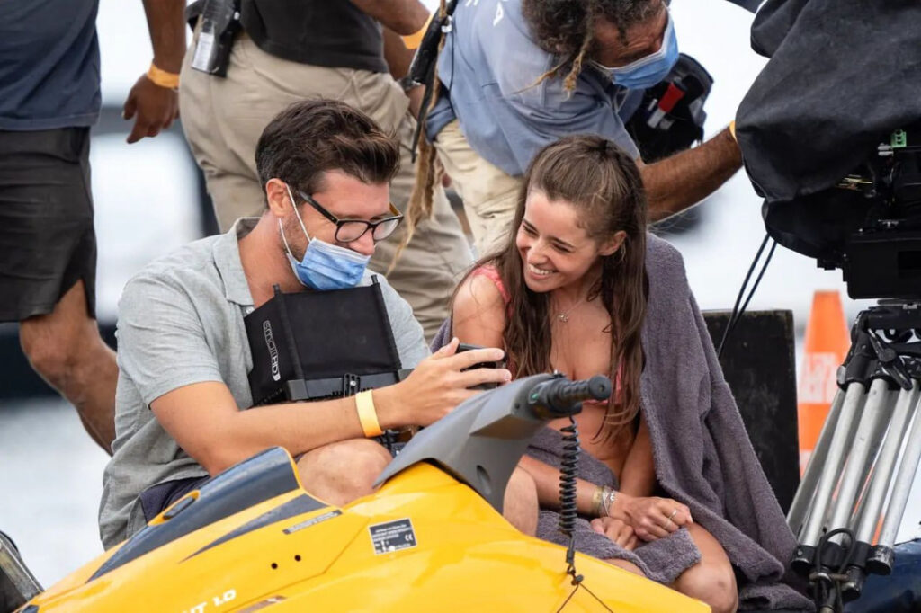 Celeb – Holly Earl – Nude