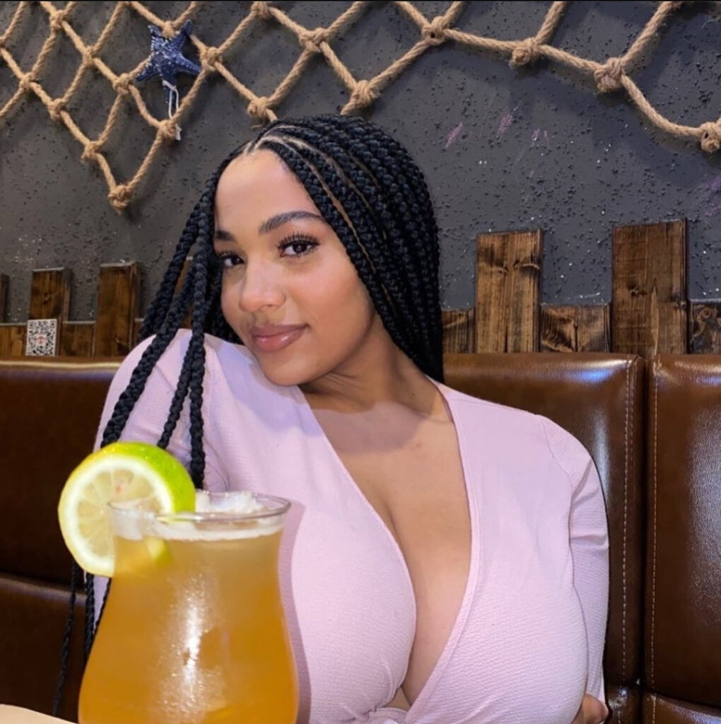 Instagram – T H I C C – Ebony – Honey.isabel / Cubandavinci – Nude