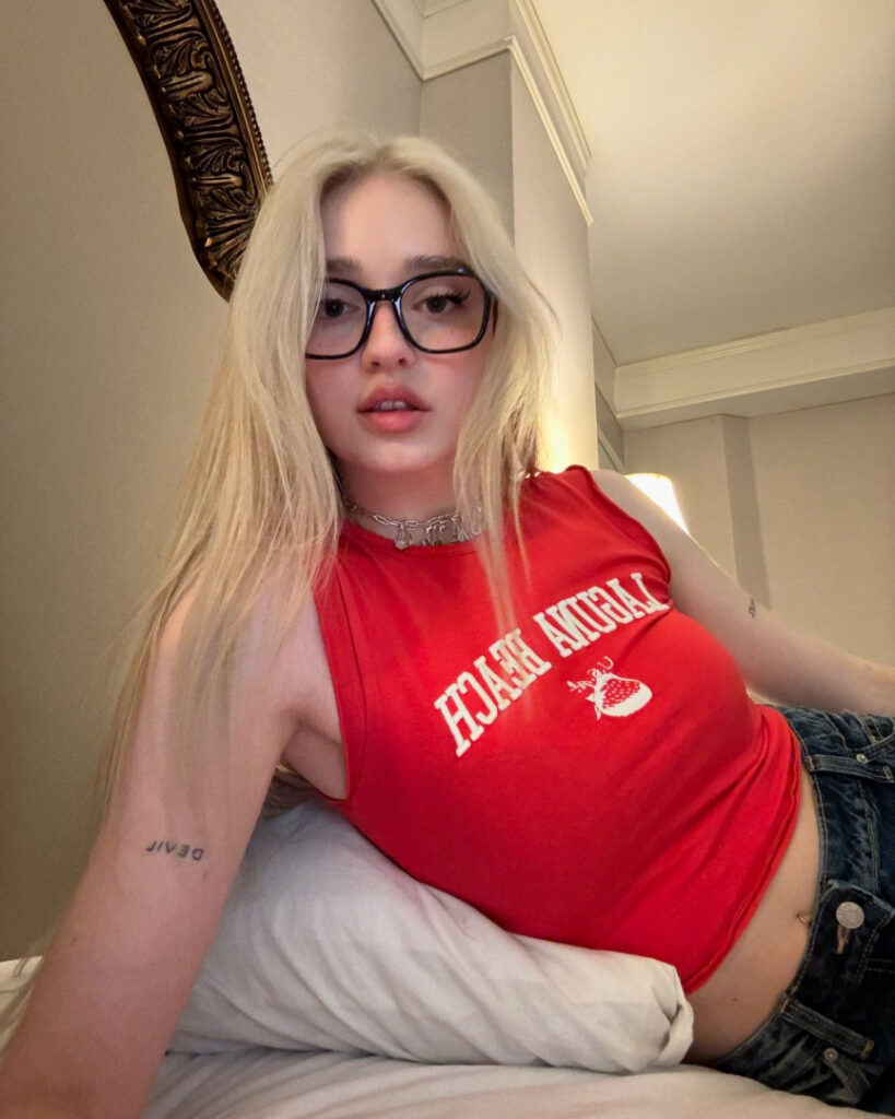 Twitch – Instagram – Honeypuu – Nude Leaks