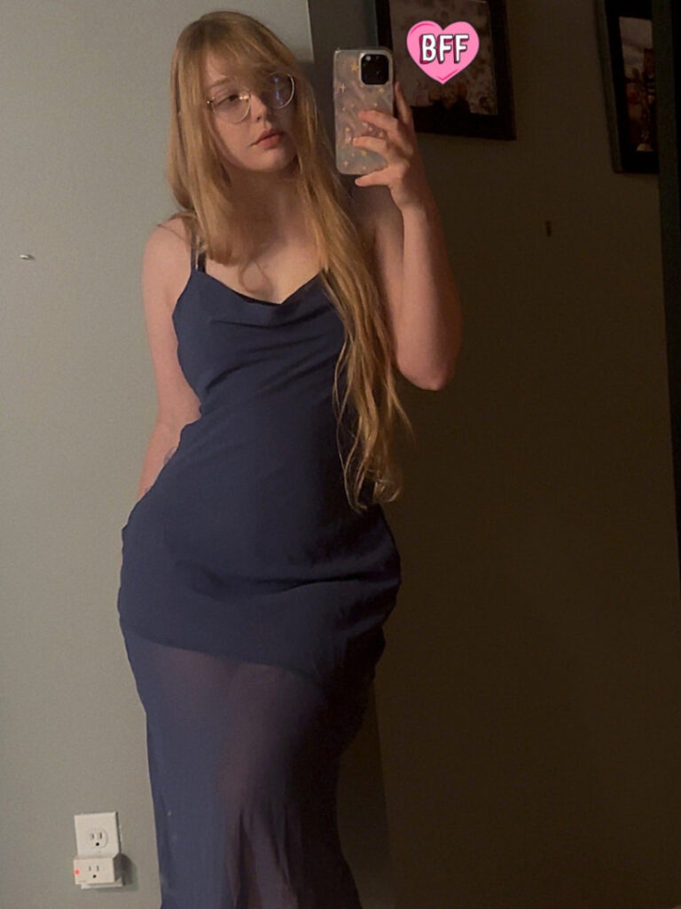 Instagram – initialelon Megelonbox – Nude