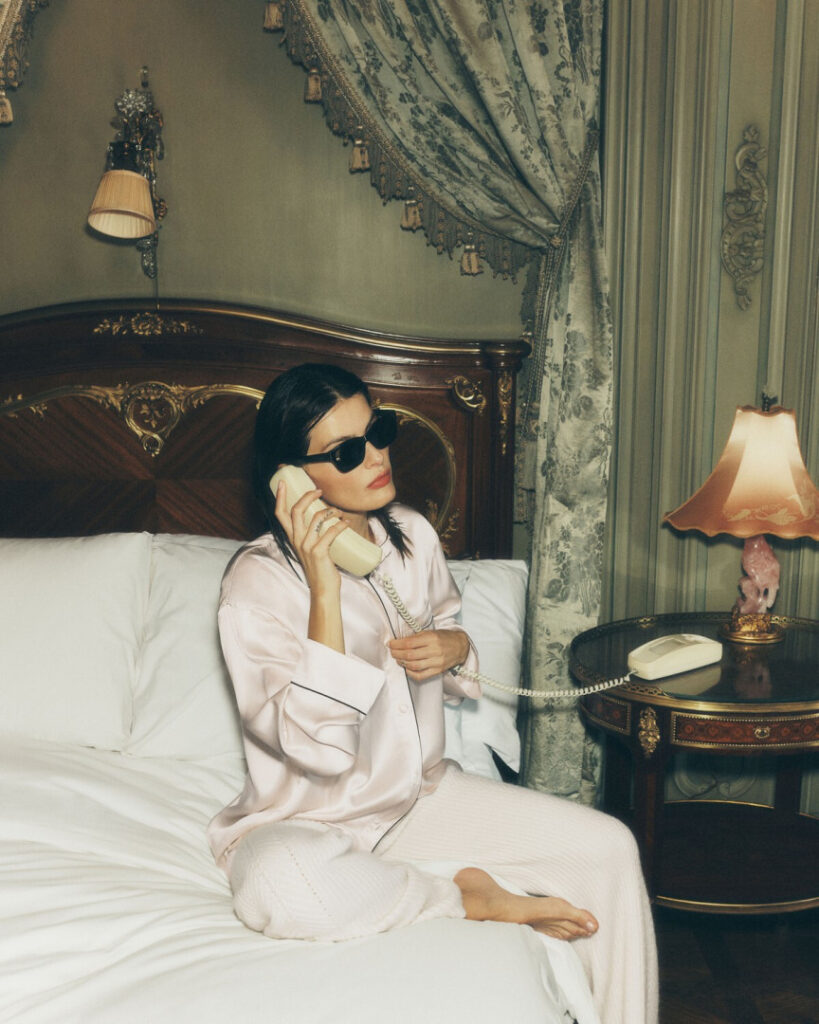 Celeb – MILF – Isabeli Fontana – Nude