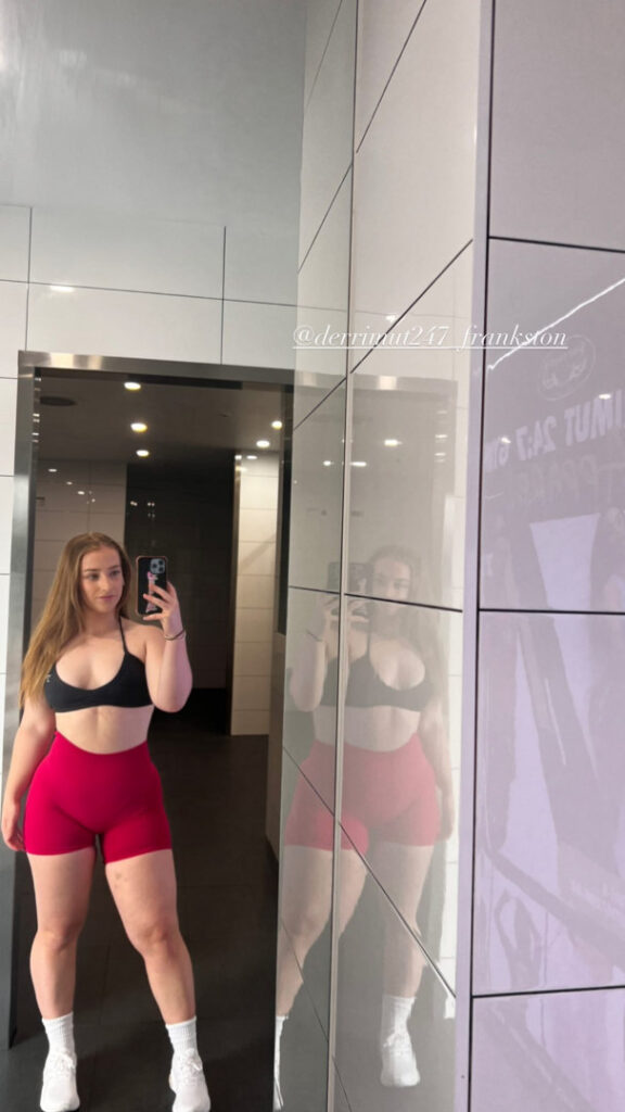 TikTok – Instagram – Isobel Hall/issye.fitness – Nude