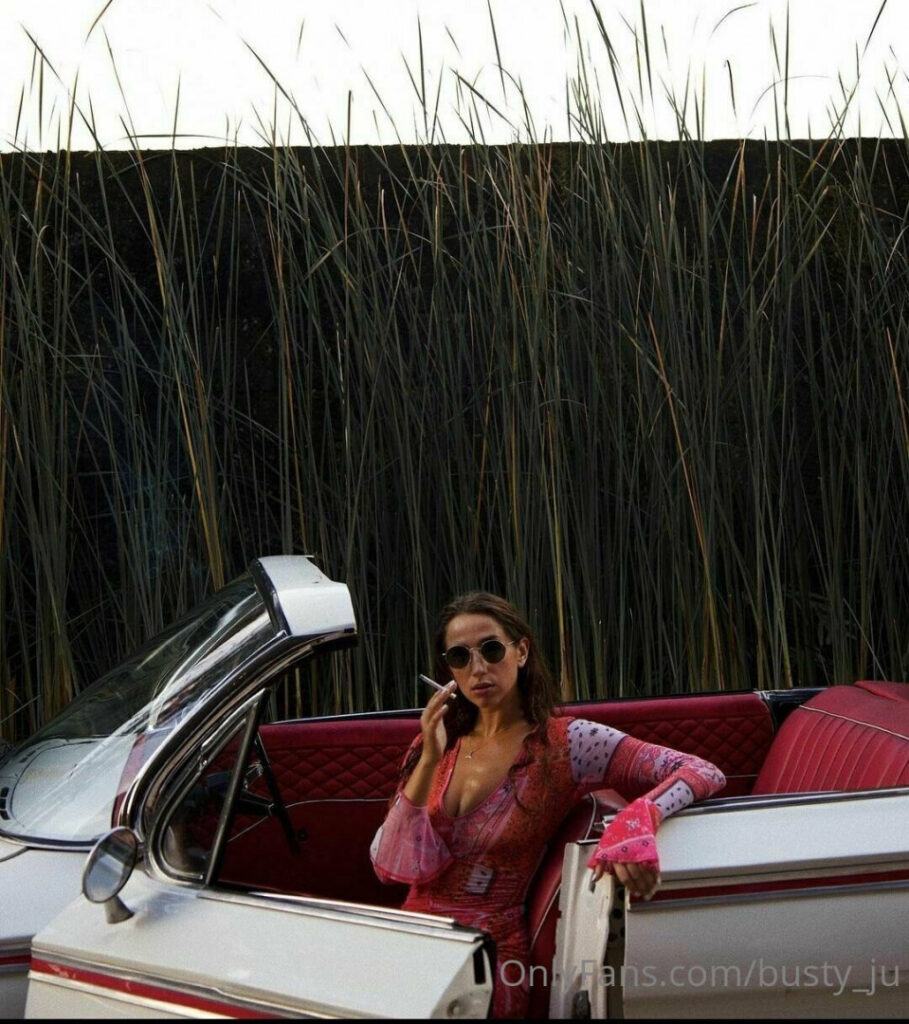 OnlyFans – Instagram – iuliagyrbu / miagirl007 / mia – Nude