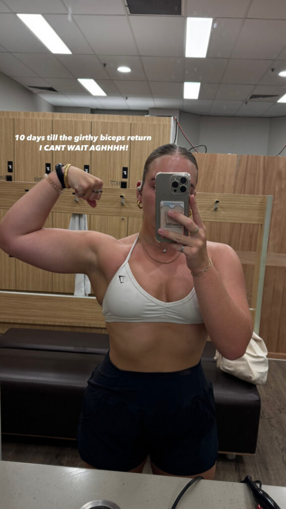 TikTok – Instagram – Izzy Swin / Izzyswin – Nude