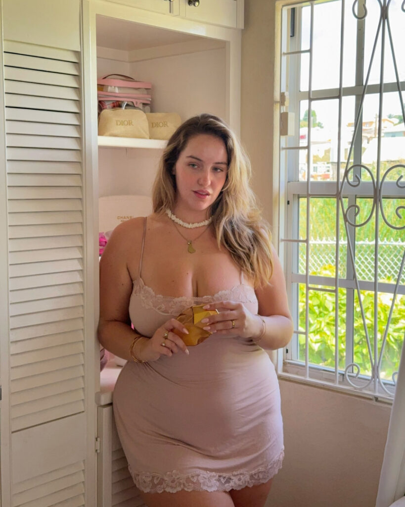 TikTok – Instagram – T H I C C – Joann van den Herik joannvdherik – Nude