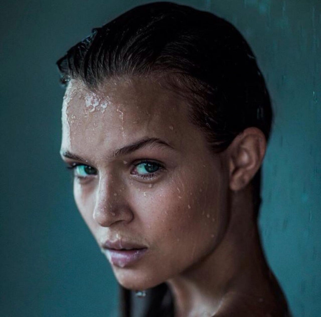 Instagram – Petite – Josephine Skriver – Nude